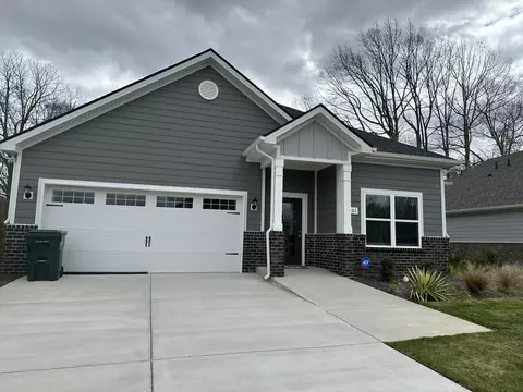 1001 Autumnwood Dr, Dickson, TN 37055