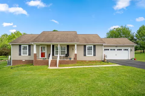 136 Rustling Oaks Dr, Sparta, TN 38583