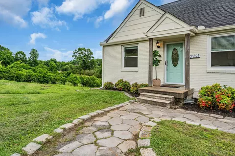 2221 Maplecrest Dr, Nashville, TN 37214