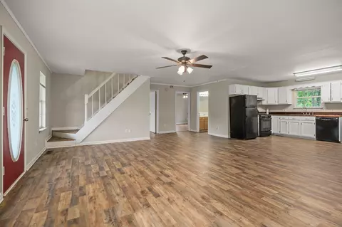 Living - 686 E Main St, Dowelltown, TN 37059 photo 1 of 3