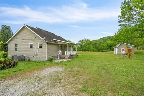 Exterior - 686 E Main St, Dowelltown, TN 37059 photo 5 of 6