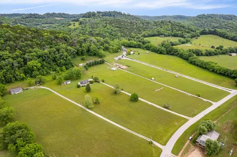 View/Area - 686 E Main St, Dowelltown, TN 37059 photo 4 of 7