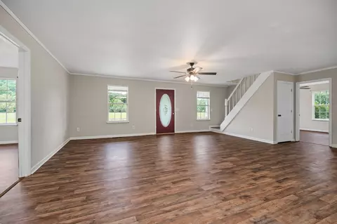 Living - 686 E Main St, Dowelltown, TN 37059 photo 2 of 3