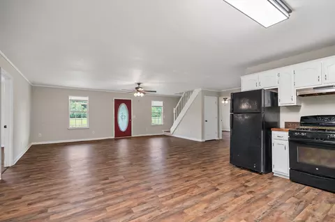 Living - 686 E Main St, Dowelltown, TN 37059 photo 3 of 3