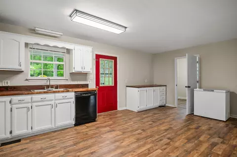 Kitchen - 686 E Main St, Dowelltown, TN 37059 photo 2 of 2
