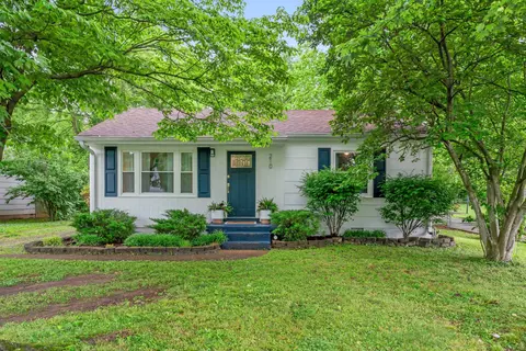 210 Nokes Dr, Hendersonville, TN 37075