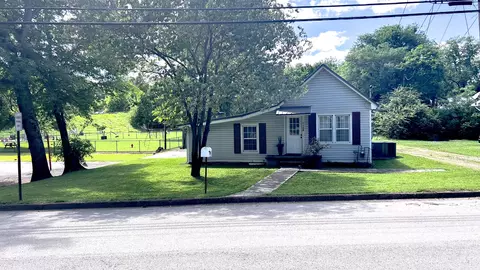 208 S Rhodes St, Pulaski, TN 38478