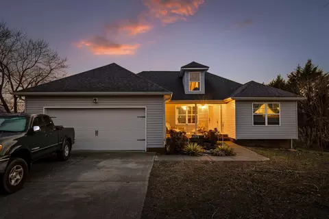 81 Green Valley Dr, Rock Spring, GA 30739