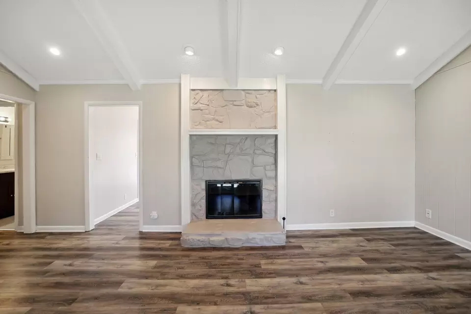 Living - 28 Brookside Ct, Old Hickory, TN 37138 photo 6 of 7