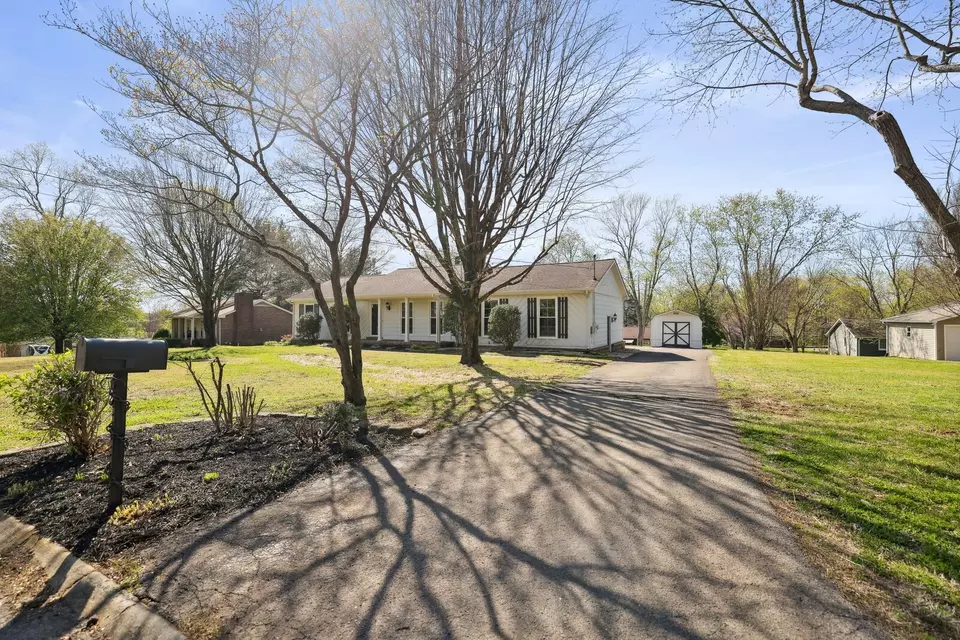 Exterior - 28 Brookside Ct, Old Hickory, TN 37138 photo 4 of 15