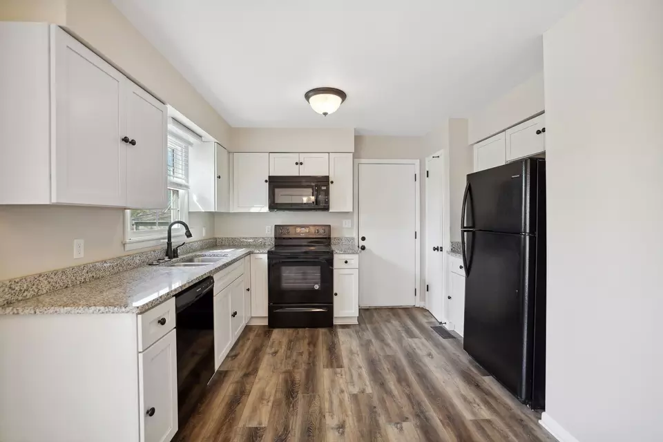 Kitchen - 28 Brookside Ct, Old Hickory, TN 37138 photo 3 of 3