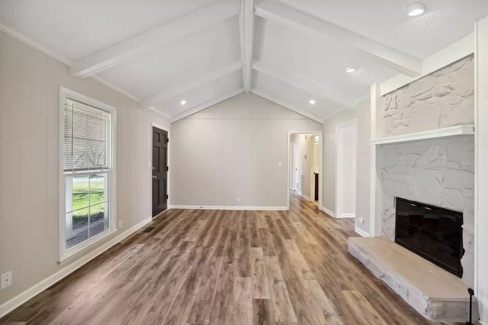 Living - 28 Brookside Ct, Old Hickory, TN 37138 photo 7 of 7