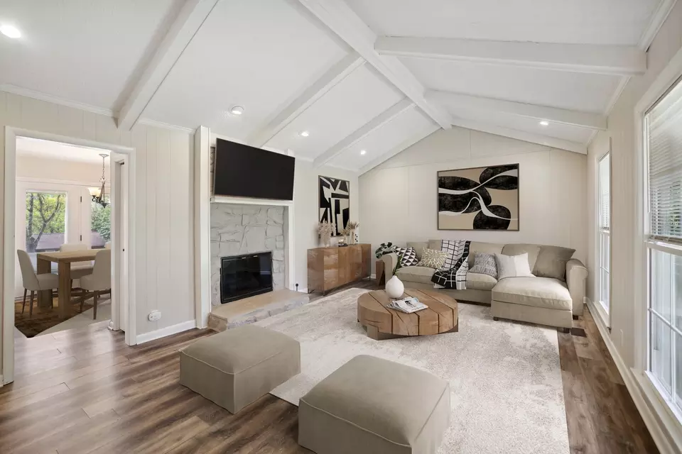 Living - 28 Brookside Ct, Old Hickory, TN 37138 photo 4 of 7