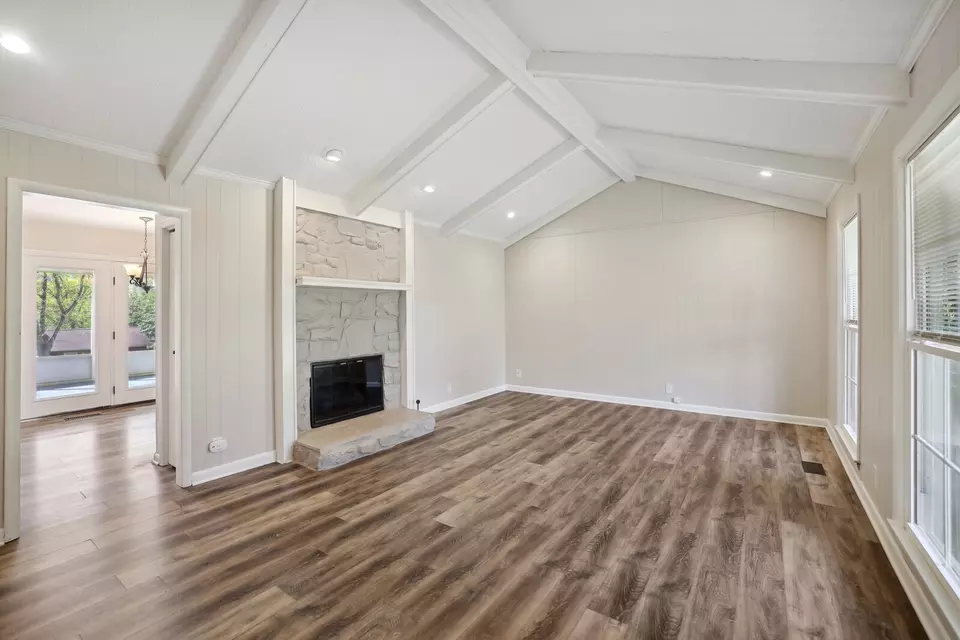 Living - 28 Brookside Ct, Old Hickory, TN 37138 photo 3 of 7