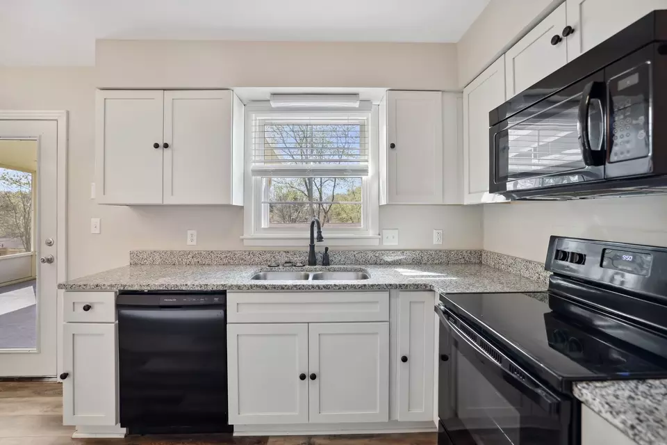 Kitchen - 28 Brookside Ct, Old Hickory, TN 37138 photo 2 of 3