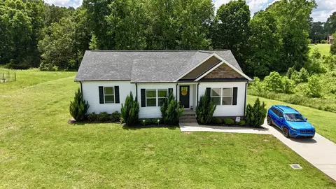 1064 Old County House Rd, Charlotte, TN 37036