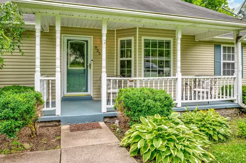 925 Jordan Cir, White Bluff, TN 37187
