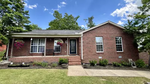 306 Eisenhower Dr, Ashland City, TN 37015