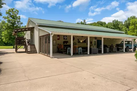 1532 Matlock Dr, Chapmansboro, TN 37035