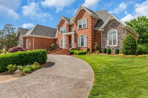 2221 Meadowcrest Cv, Murfreesboro, TN 37129