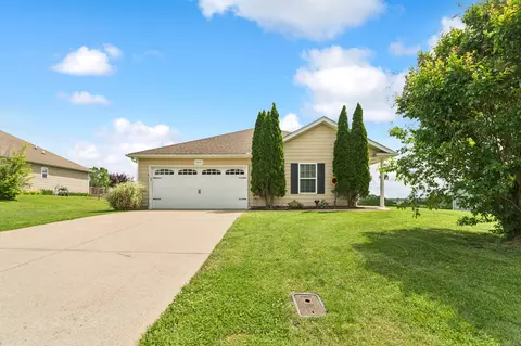 2207 Carpenter Bee Dr, Columbia, TN 38401