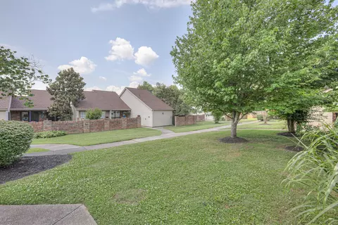 102 Laurel Hill Dr, Old Hickory, TN 37138