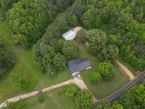 5446 Crawford School Rd, Scotts Hill, TN 38374