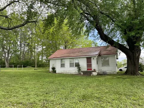 15 Simmons Rd, Fayetteville, TN 37334