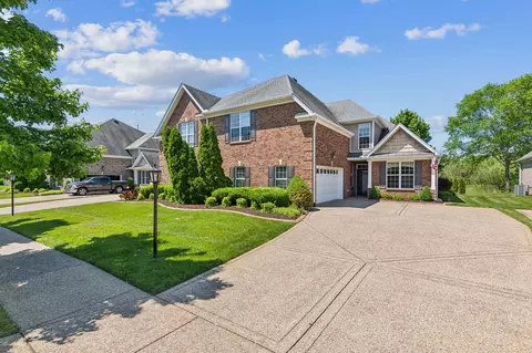 1011 Larkwood Dr, Hermitage, TN 37076