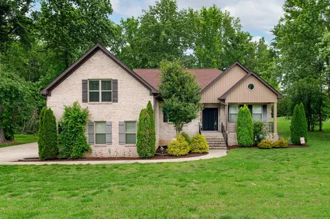 1001 Bending Chestnut Dr, Lebanon, TN 37087