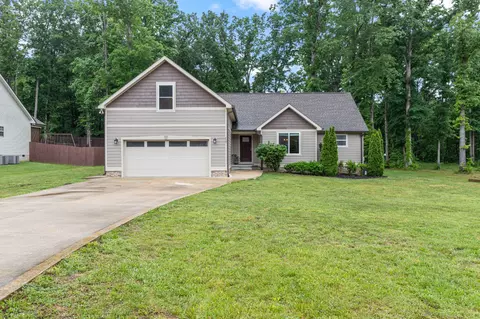 16 Hickory Ln, Dickson, TN 37055
