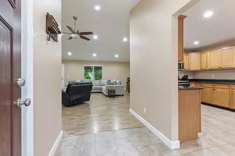 16 Hickory Ln, Dickson, TN 37055 photo 4