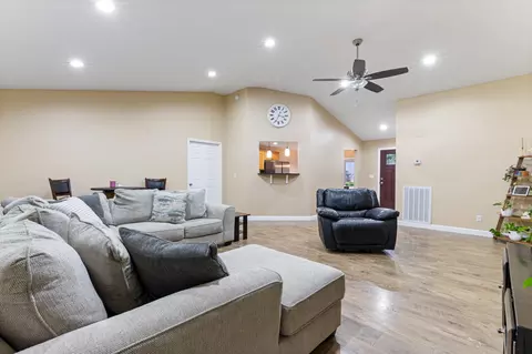 16 Hickory Ln, Dickson, TN 37055 photo 9