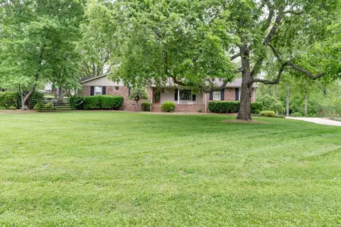 2061 Graceland Dr, Goodlettsville, TN 37072
