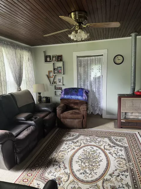 Living - 2745 Morrison Viola Rd, Morrison, TN 37357 photo 2 of 2