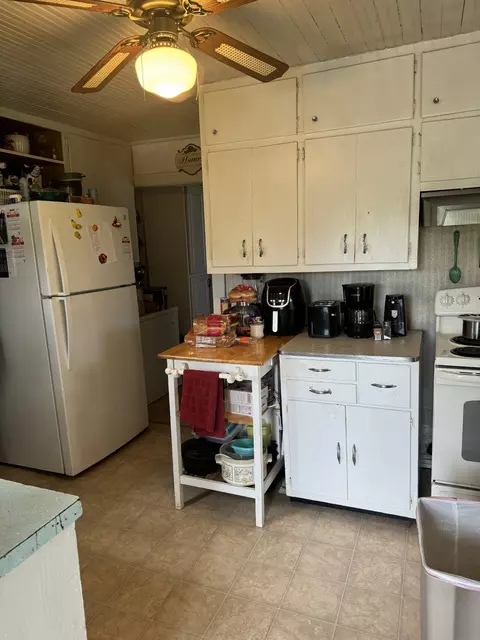 Kitchen - 2745 Morrison Viola Rd, Morrison, TN 37357 photo 2 of 2
