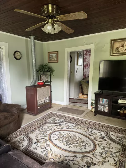 Living - 2745 Morrison Viola Rd, Morrison, TN 37357 photo 1 of 2