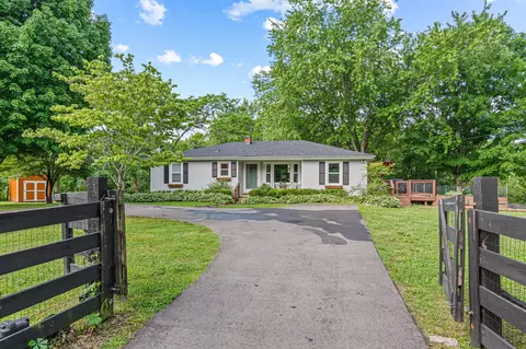 3249 Knob Creek Rd, Columbia, TN 38401