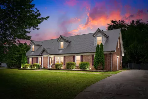 601 Fox Ridge Dr, Clarksville, TN 37042
