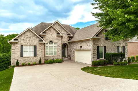 105 Stillwater Ct, Hendersonville, TN 37075