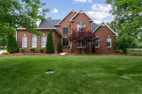 215 Albemarle Dr, Tullahoma, TN 37388