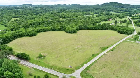 3 Sulphur College Rd, Hartsville, TN 37074