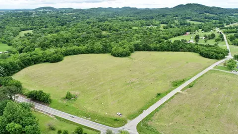2 Sulphur College Rd, Hartsville, TN 37074