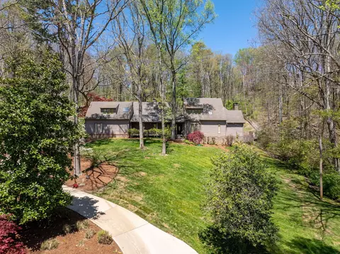 5 Primrose Cir, Signal Mountain, TN 37377