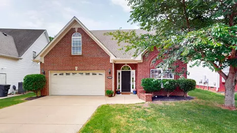 2389 Oak Hill Dr, Murfreesboro, TN 37130