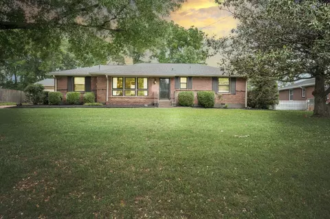 727 Robert Burns Dr, Nashville, TN 37217