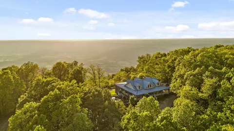 1938 Holloway Ridge Rd, Spring City, TN 37381