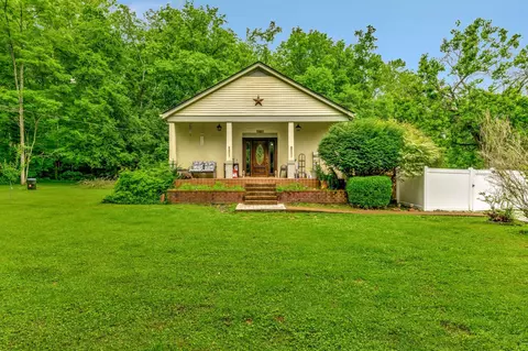1005 Les Brown Rd, Bethpage, TN 37022
