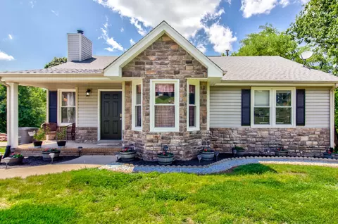 748 W Creek Dr, Clarksville, TN 37040