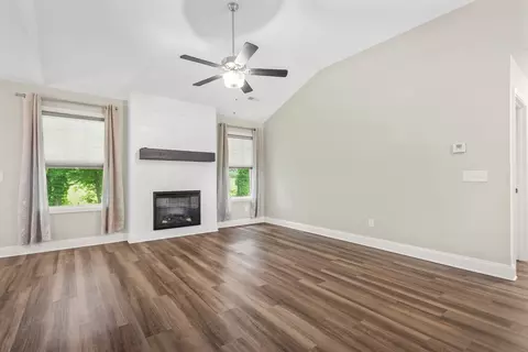 Living - 357 Fieldstone Ln, Springfield, TN 37172 photo 3 of 4